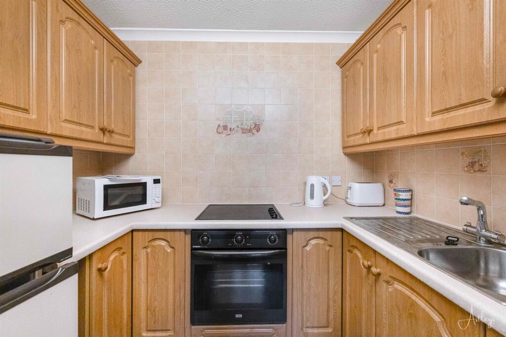 Apartment in Swansea - View 4