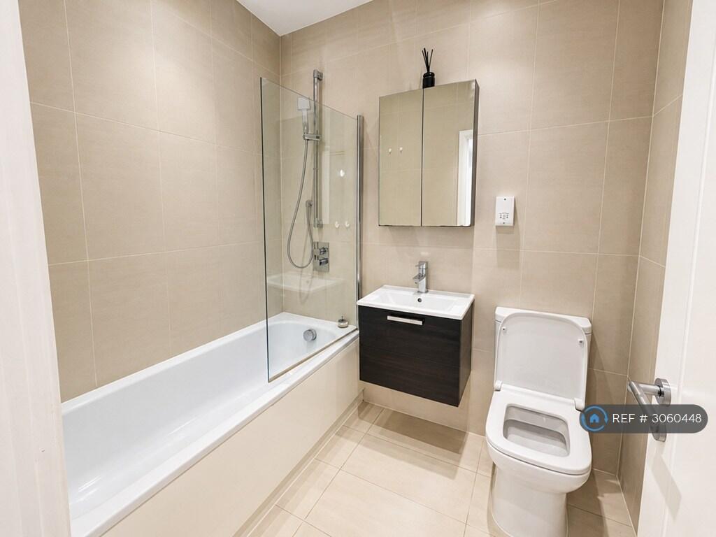 Apartment in Feltham - More