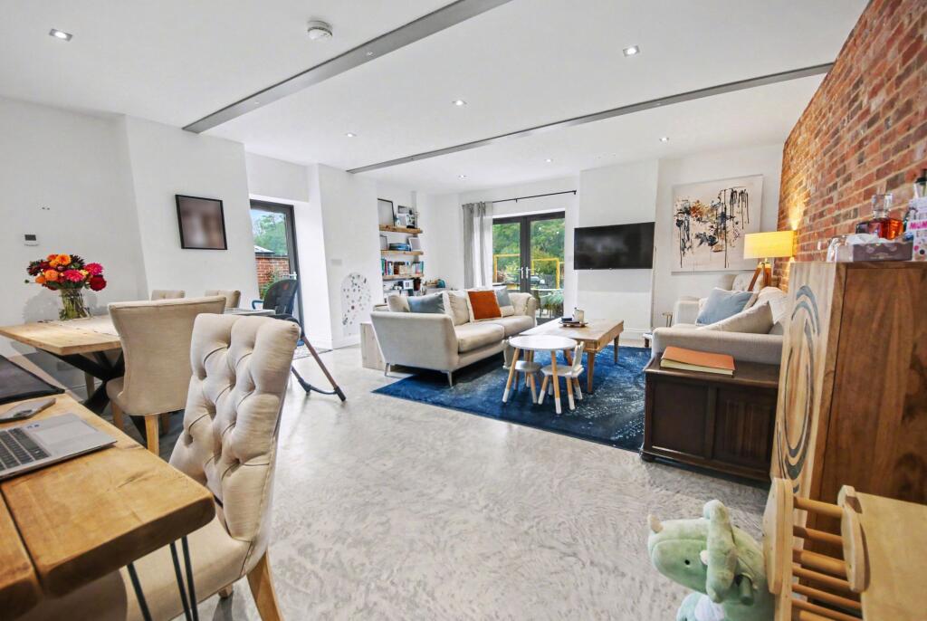 House in Eastleigh, West End - View 2