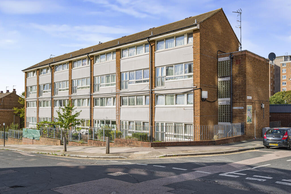 2-bed flat on Glyndon Road, Plumstead, Greenwich, £280,000