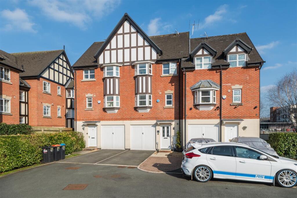 4-bed house on Freshwater View, Northwich, £270,000