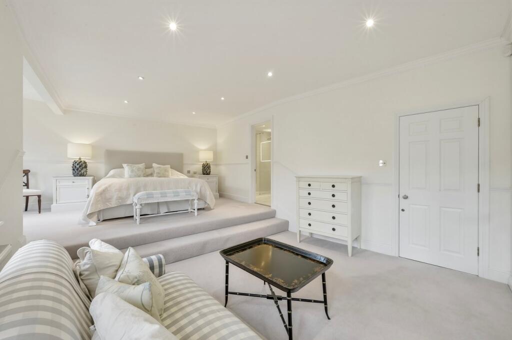 House in Weybridge - View 6