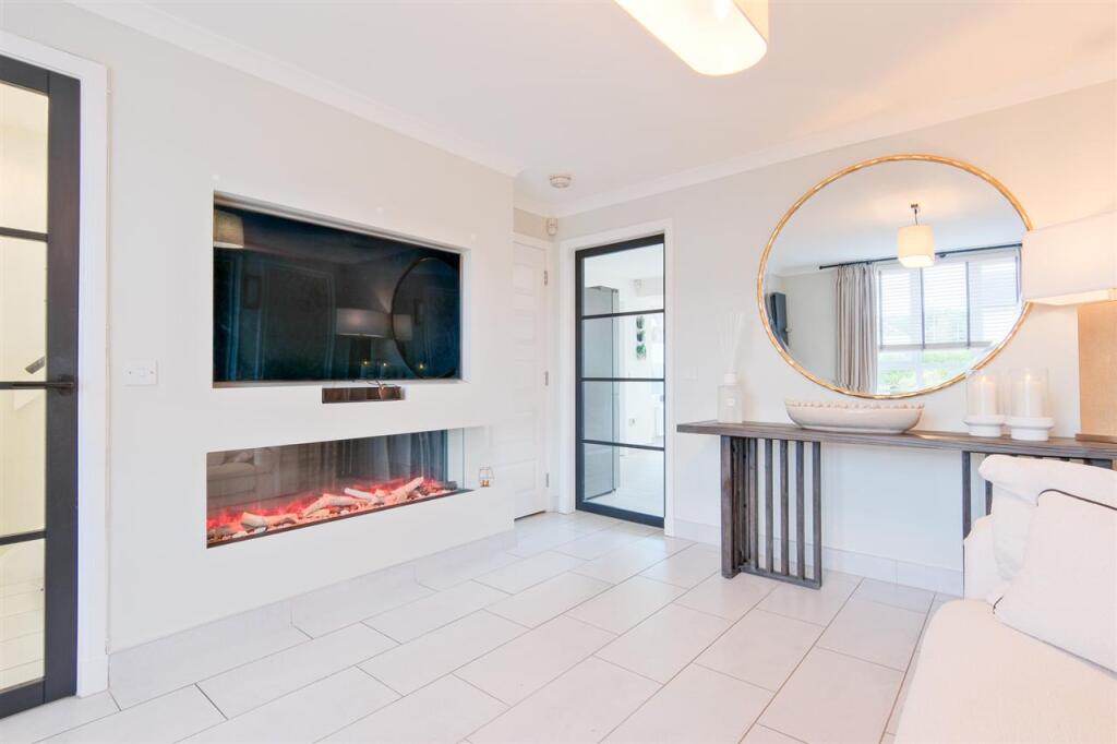 House in Livingston - View 4