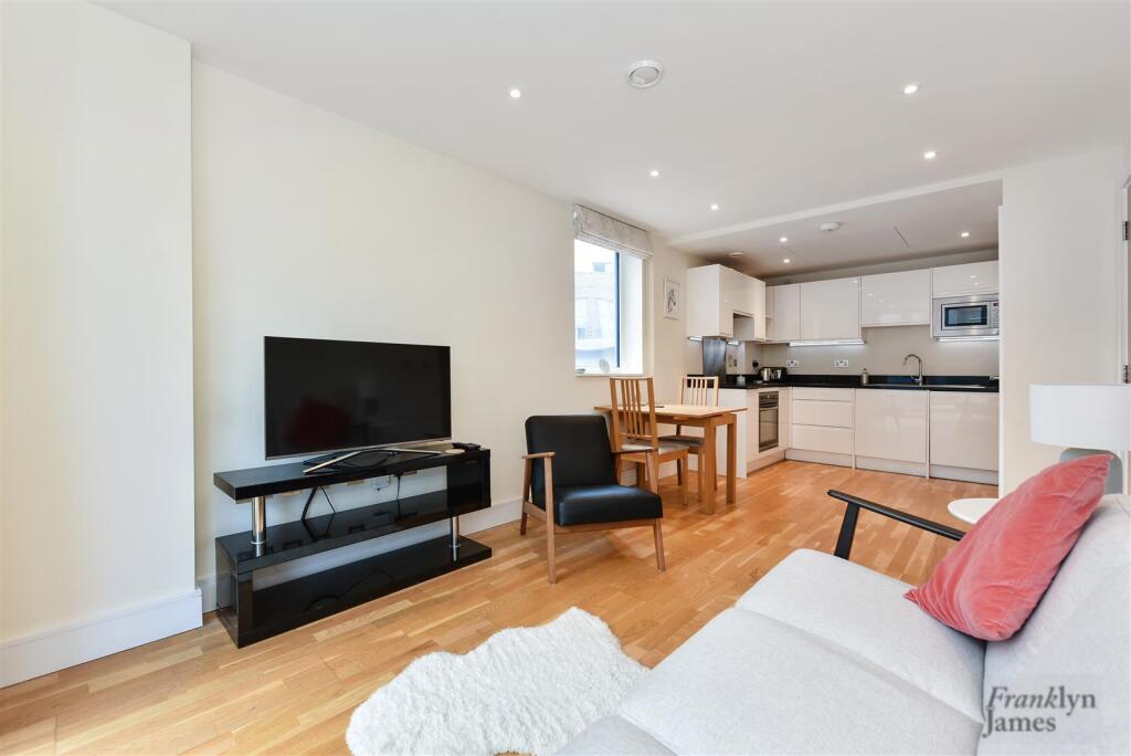 Apartment in London, Canary Gateway, Limehouse - View 3