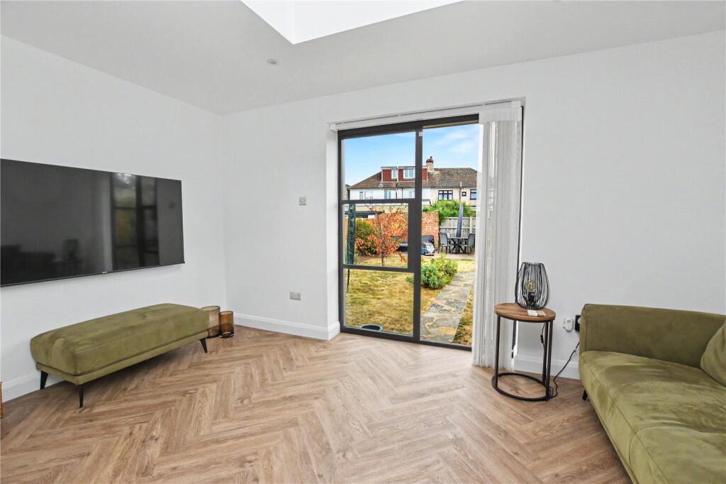 House in London - View 2