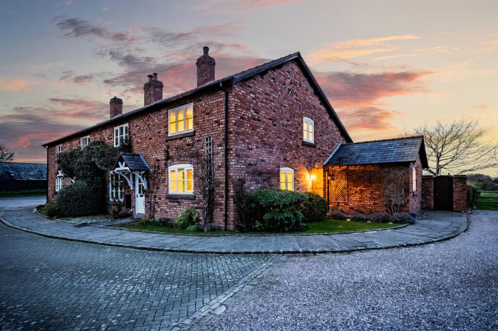 Main image of property: 6 Pear Tree Farm Cottages, Billinge Green, Cheshire, CW9 7RY