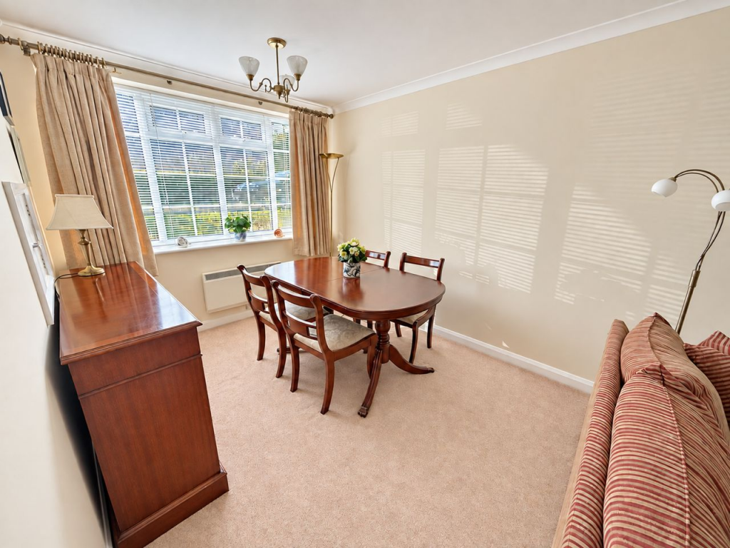 Apartment in Bradford, Shipley - View 3