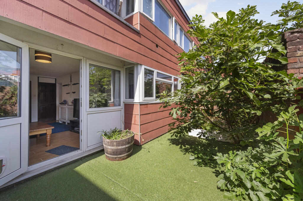Main image of property: Farnham Gardens, Raynes Park, SW20