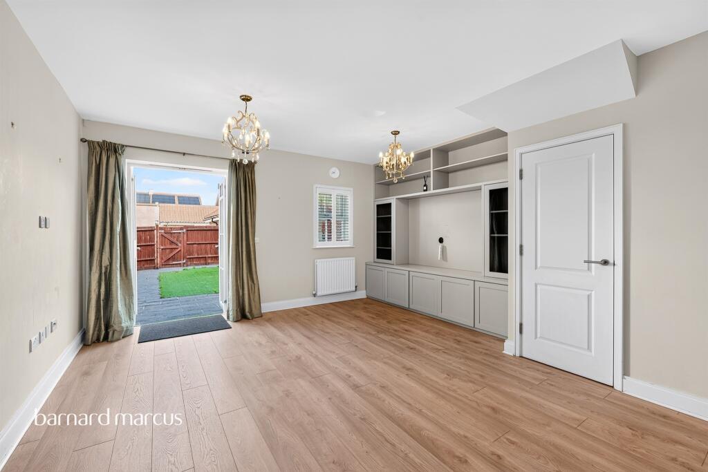 House in Kingston upon Thames - More