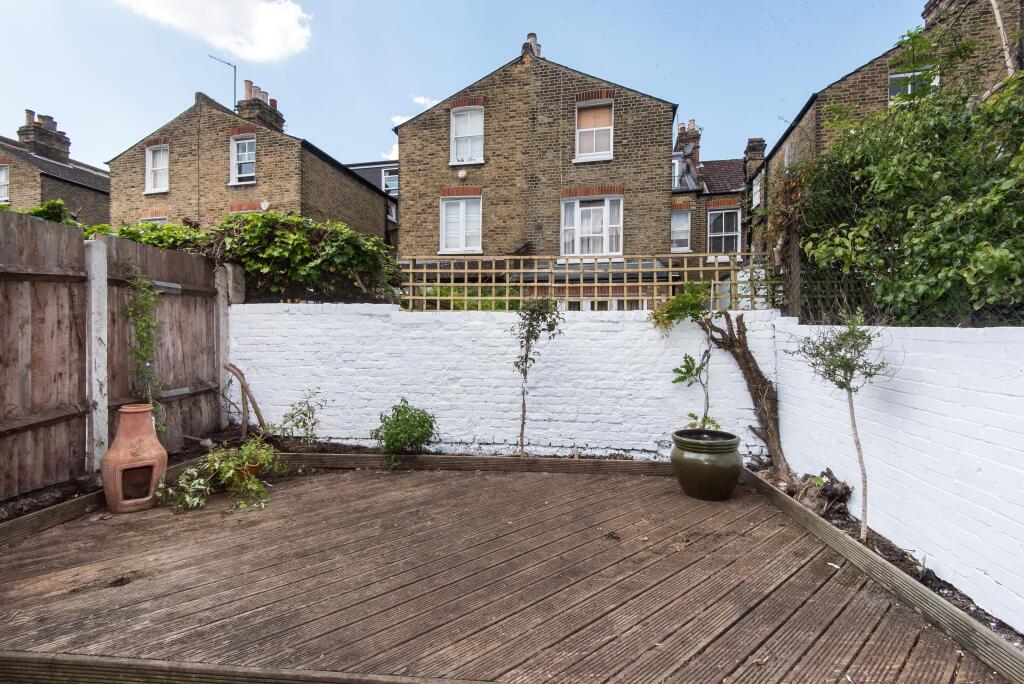 House in London - View 5