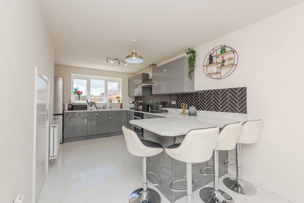 Dunlin Drive, Norton Canes photo 5