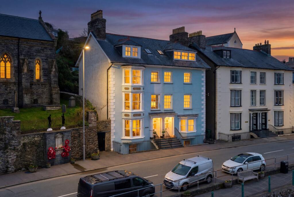 Main image of property: Afon Las, 17 Sea View Terrace, Aberdovey, LL35
