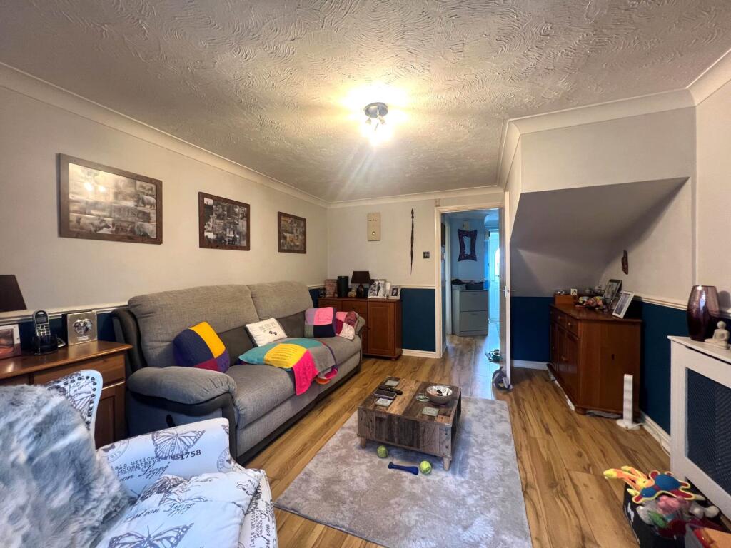Wentworth Close, London  ** VIDEO & 3D FLOORPLAN AVAILABLE ** photo 4