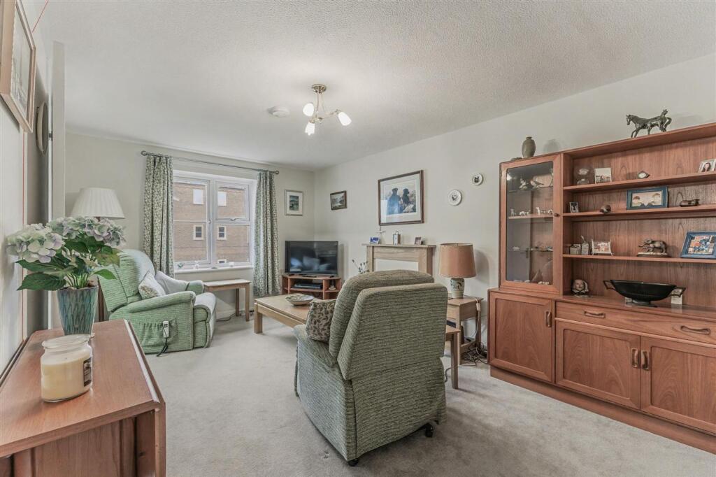 Ganderton Court, Pershore, WR10 photo 3