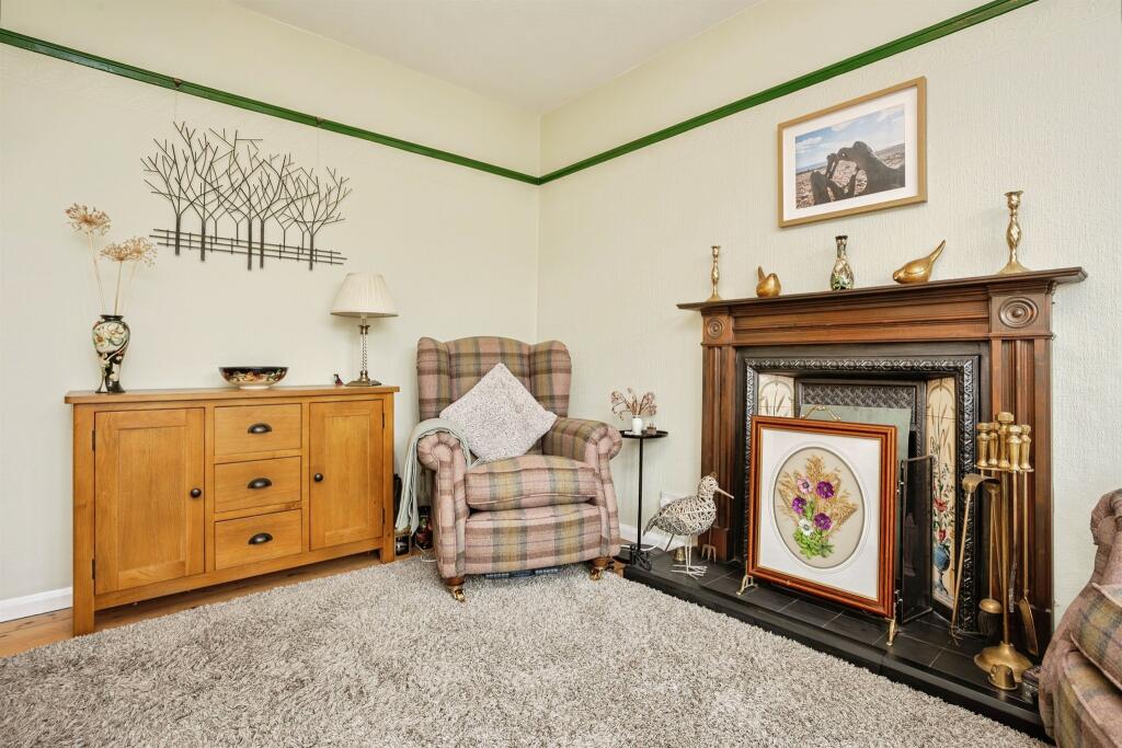 House in Rushcliffe, Tollerton - More