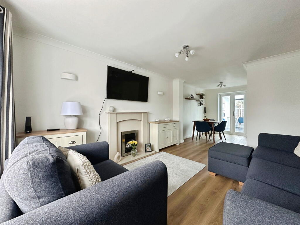 7, Lesscroft Close, Pendeford, Wolverhampton, WV9 5LJ photo 4