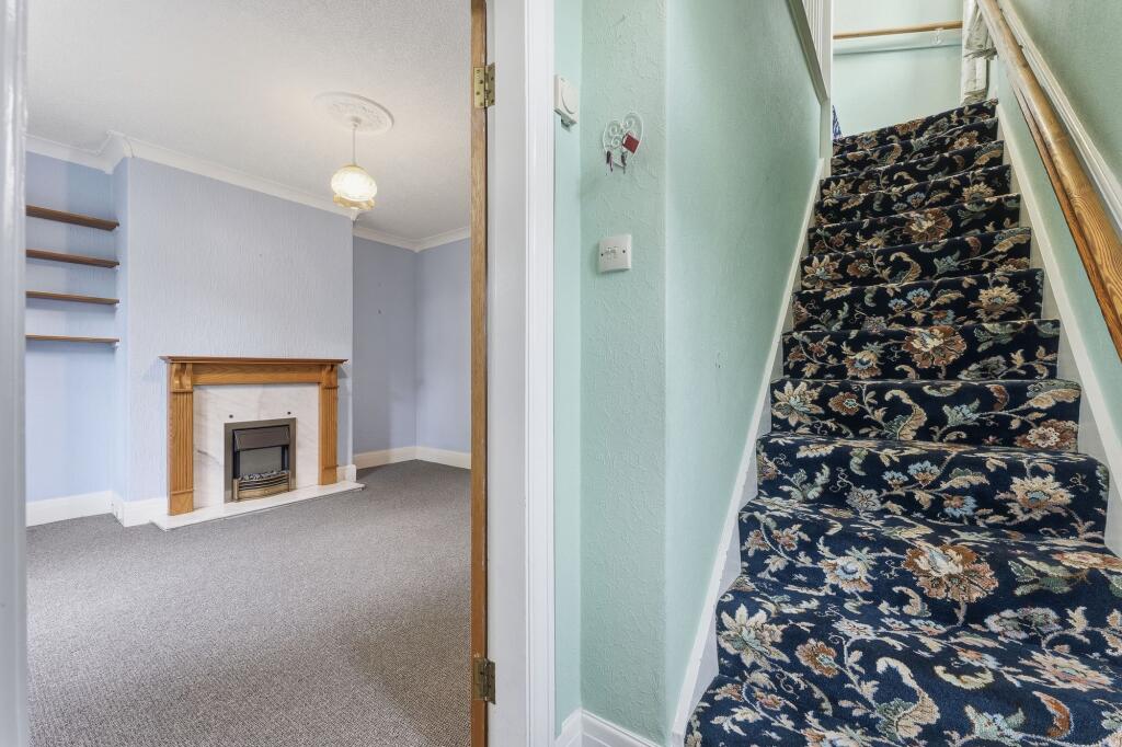 Hollythorpe Crescent, Sheffield, S8 - View 5