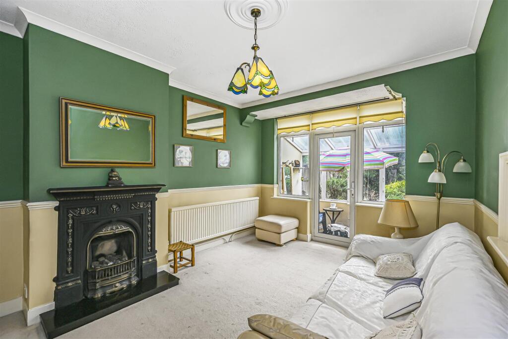House in London, Chapel End, Highams Park - More