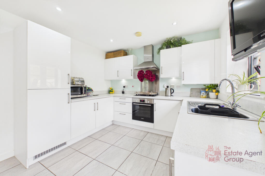 Vallentin Way, Lichfield, Staffordshire photo 4