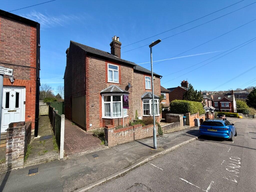 Main image of property: Cemetery Hill, Boxmoor, Hemel Hempstead, Hertfordshire, HP1