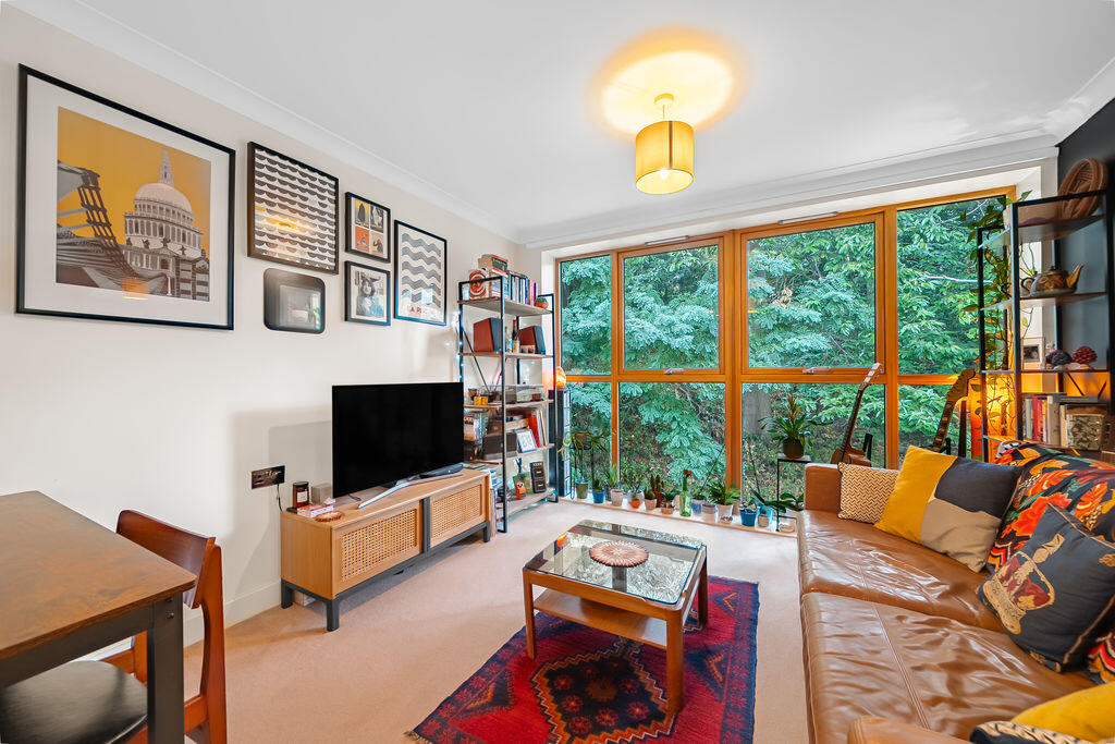 Apartment in Kingston upon Thames - View 4