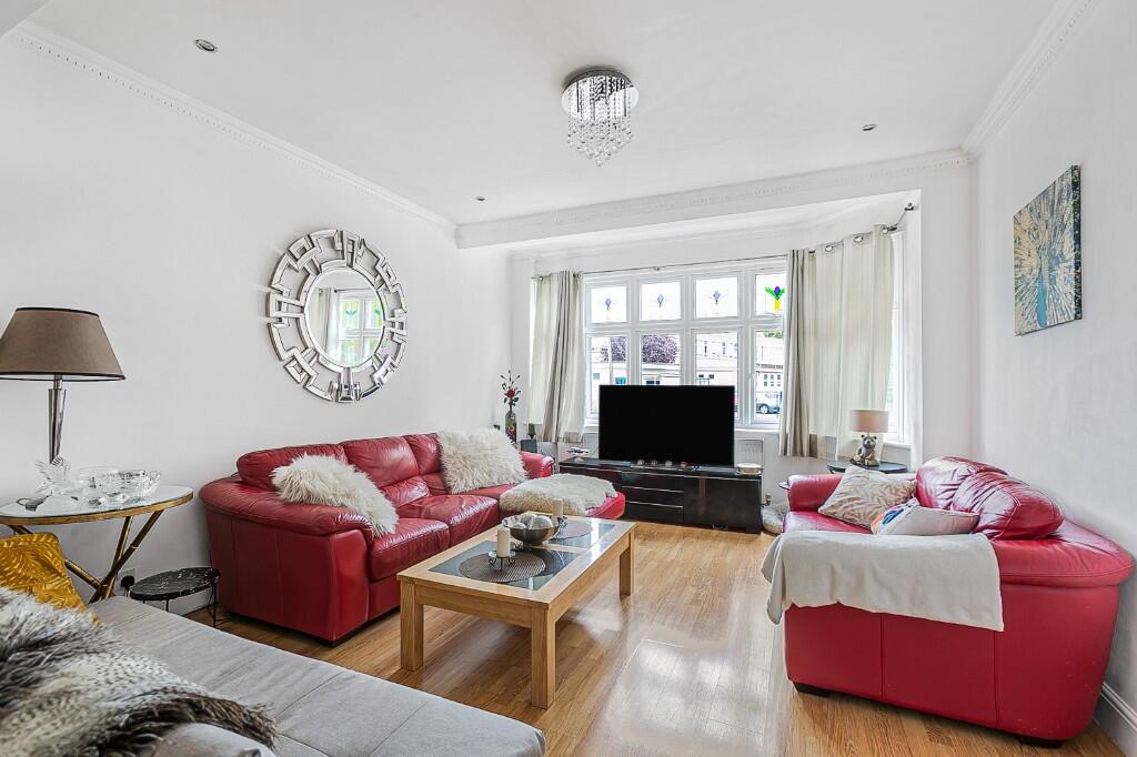 Roding Lane North, Woodford Green, Essex, IG8 photo 3
