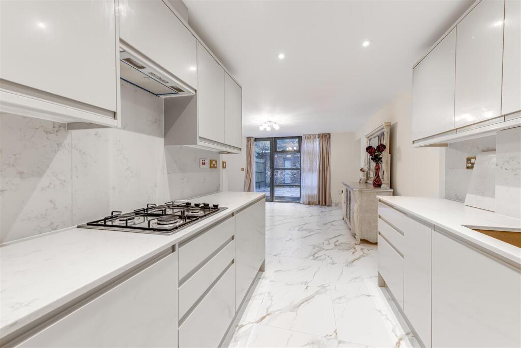 House in London - View 5