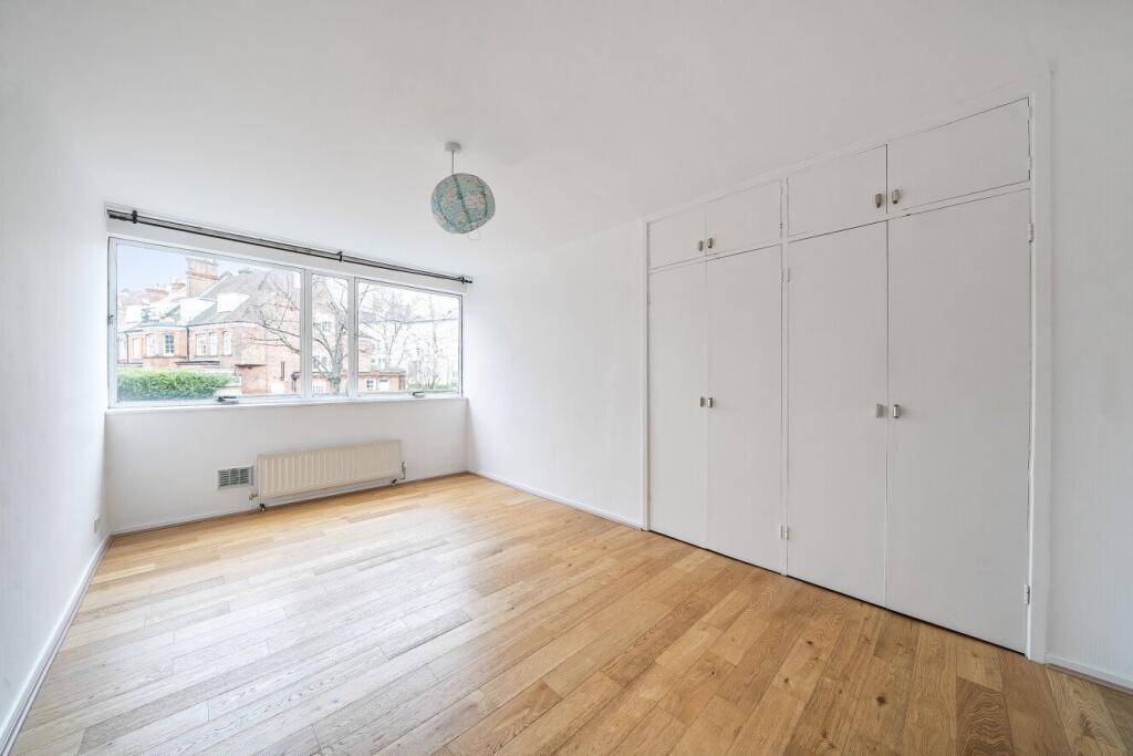 Apartment in London - More