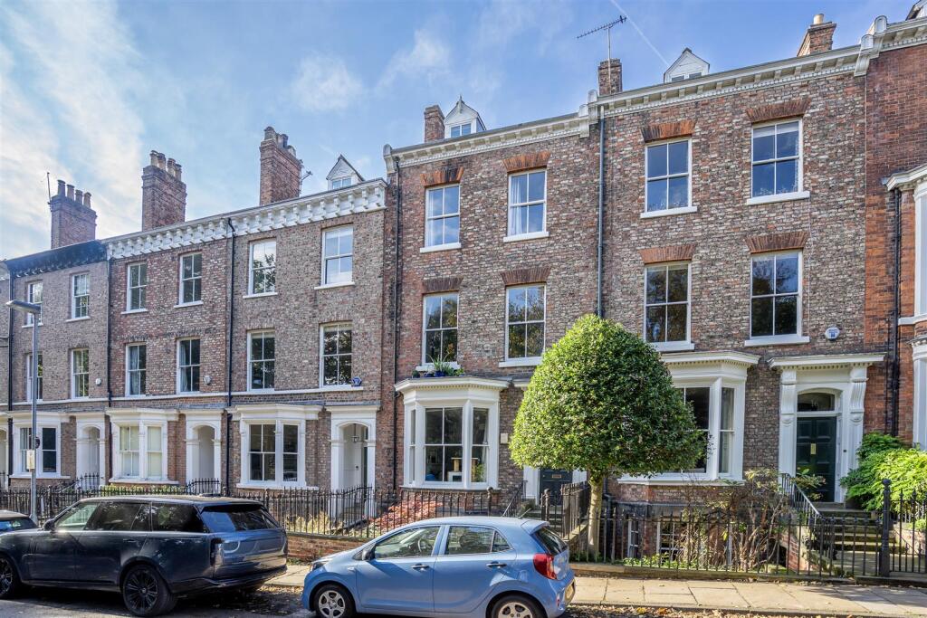 Main image of property: Top Floor Flat, 17 Bootham Terrace