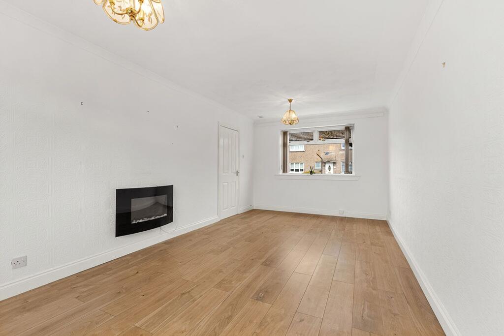 House in Johnstone, Johnstone Castle, Renfrewshire - View 2