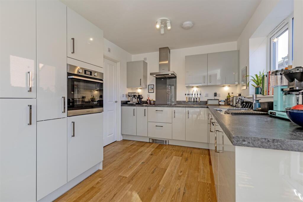 Blackthorn Mews, Wingerworth, Chesterfield - View 5