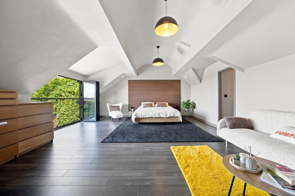 House in Tameside, Greater Manchester - View 4