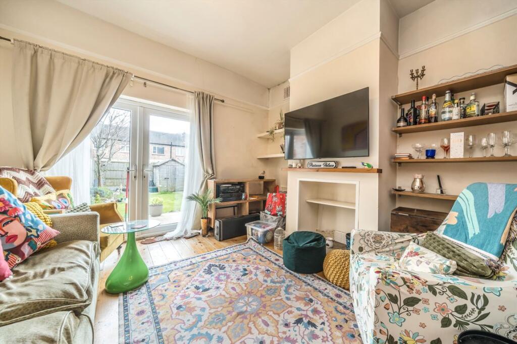 Apartment in London, Hanwell - View 2