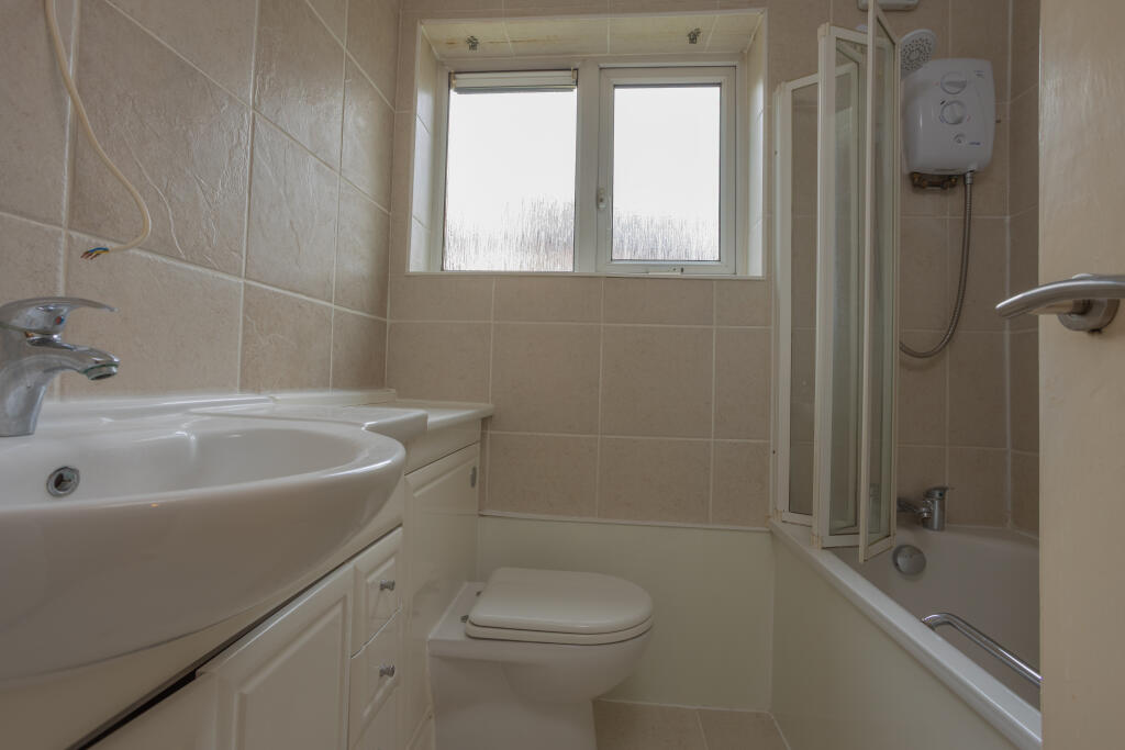 Apartment in Southall - View 4