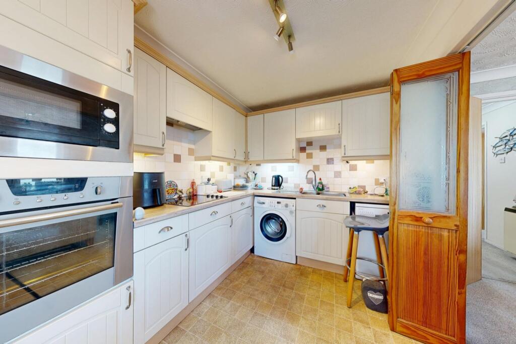 Chislet Court, Pier Avenue, Herne Bay, Kent, CT6 photo 3