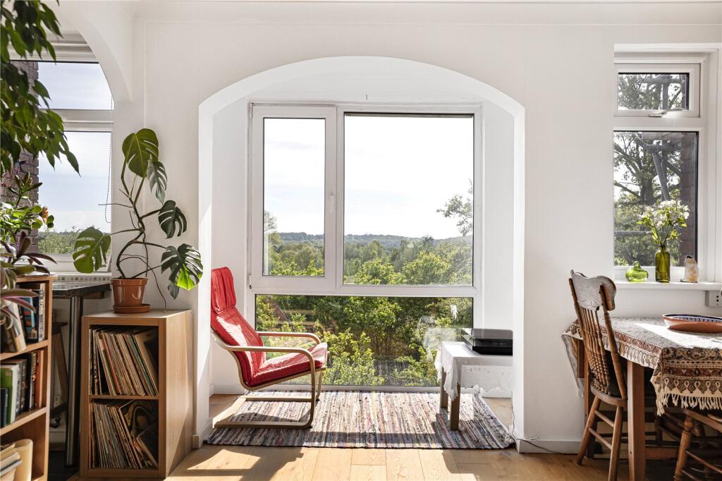 Main image of property: Arnewood Close, London, SW15