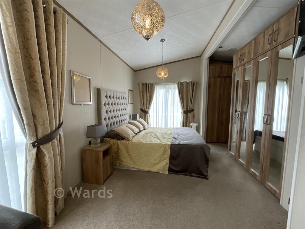 2-bed caravan on Laburnham Grove, Birchington, Birchington, Kent, £110,000