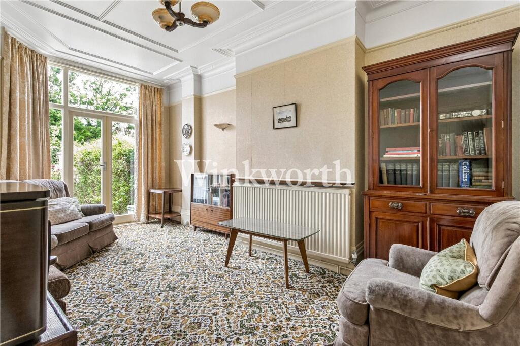 Caversham Avenue, London, N13 photo 4