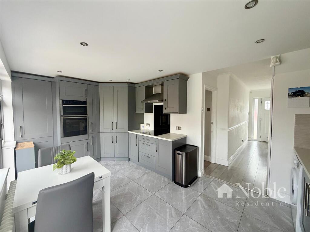 House in London, Hornchurch - More