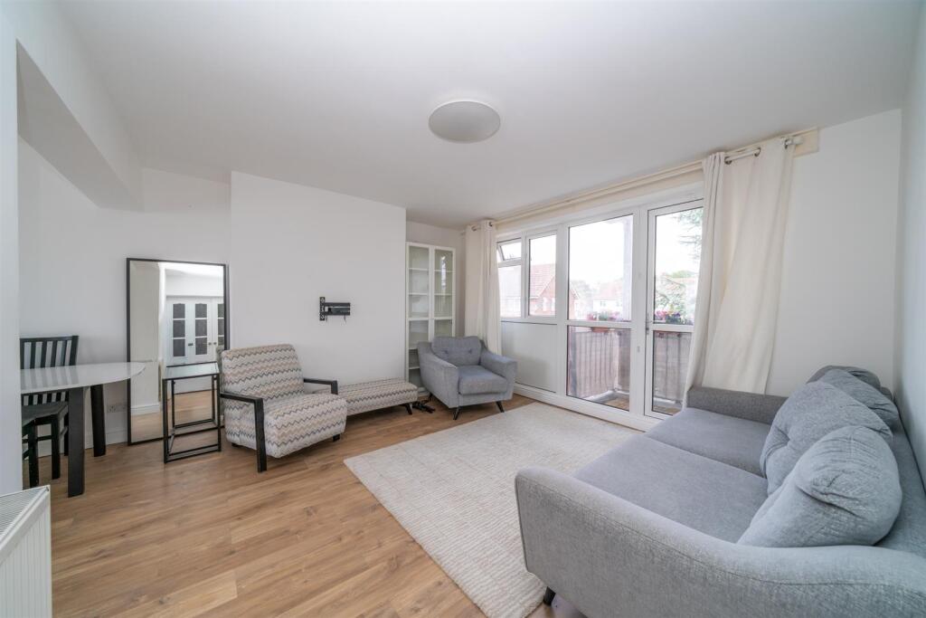 Apartment in Watford - View 2