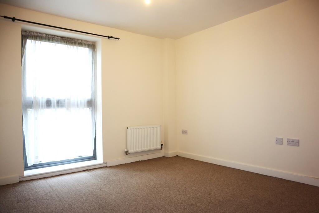 Apartment in Milton Keynes - View 4