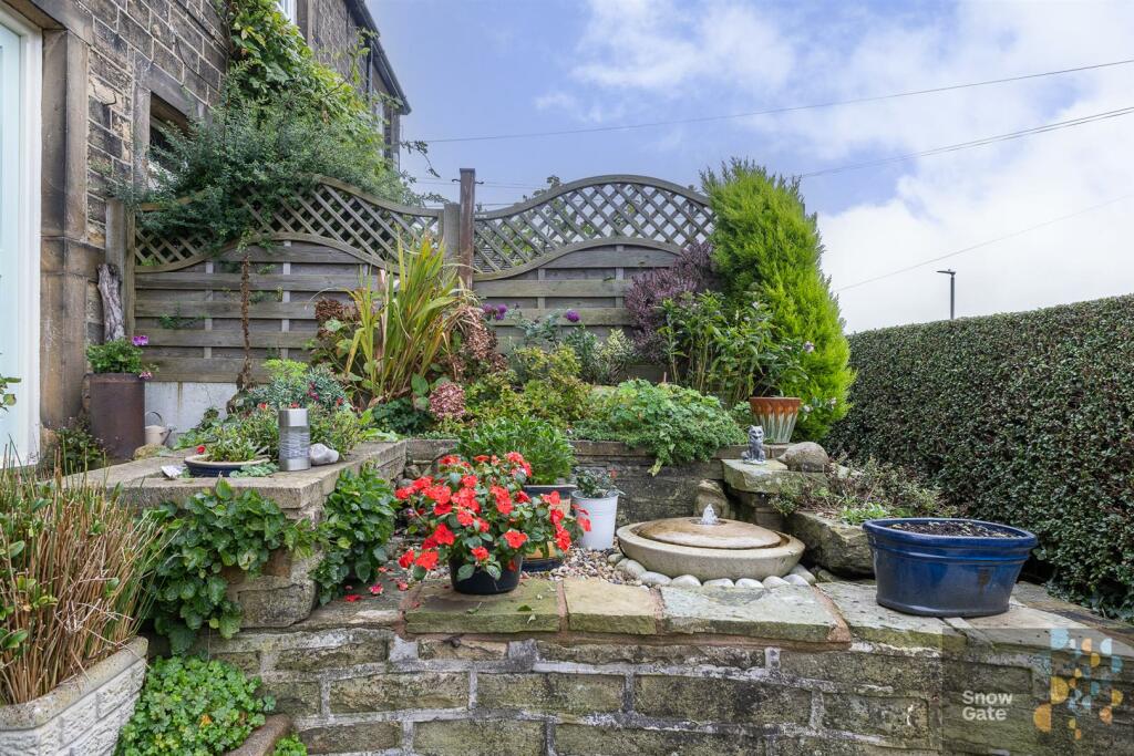 Turnpike Cottage, Stocks Bank Road, Mirfield photo 2