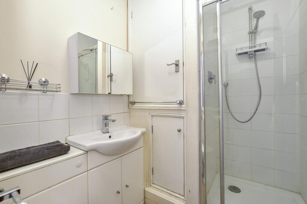 Apartment in Watford - View 5