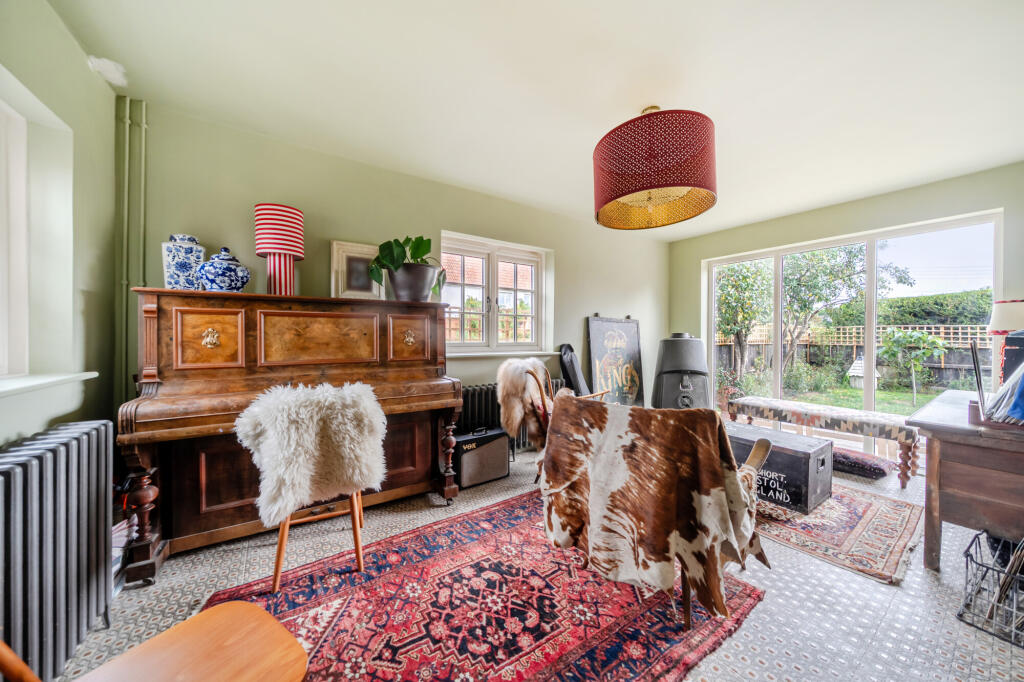 House in Coate - View 4