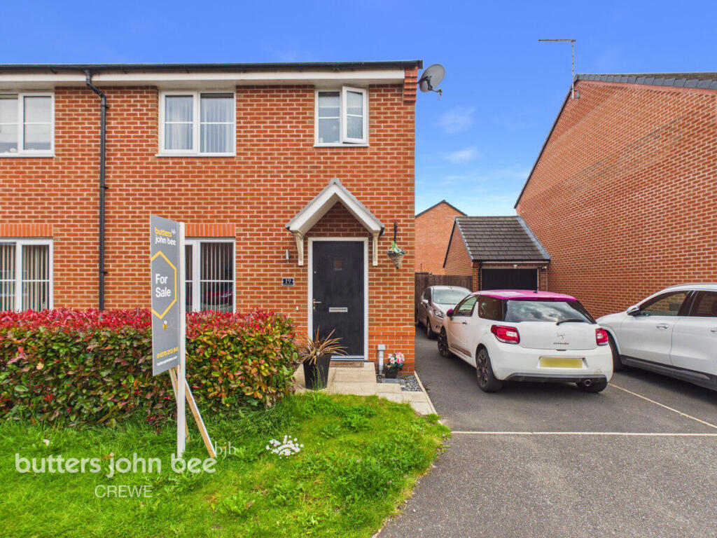 3-bed semi-detached on Wilding Drive, Crewe, £220,000