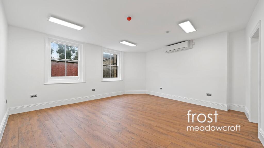94 Kensington High Street W8 office 5.jpg
