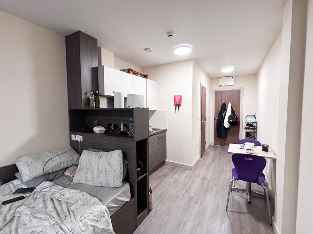 Apartment in Nottingham, Rainbow Quarter, The Meadows - View 3