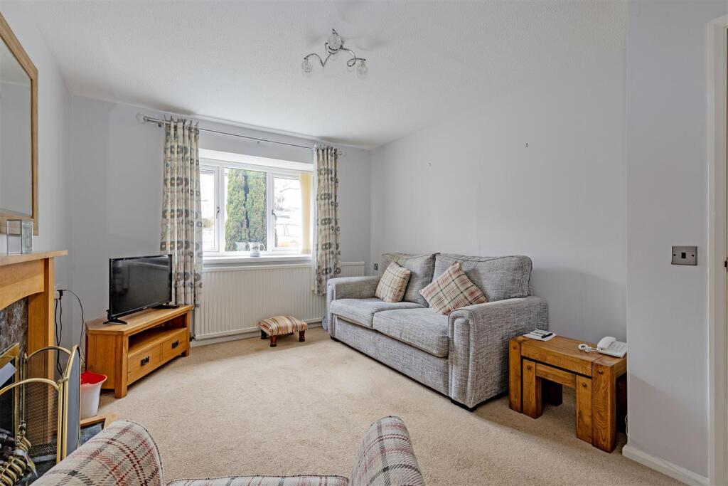 House in Chesterfield, Derbyshire - View 5