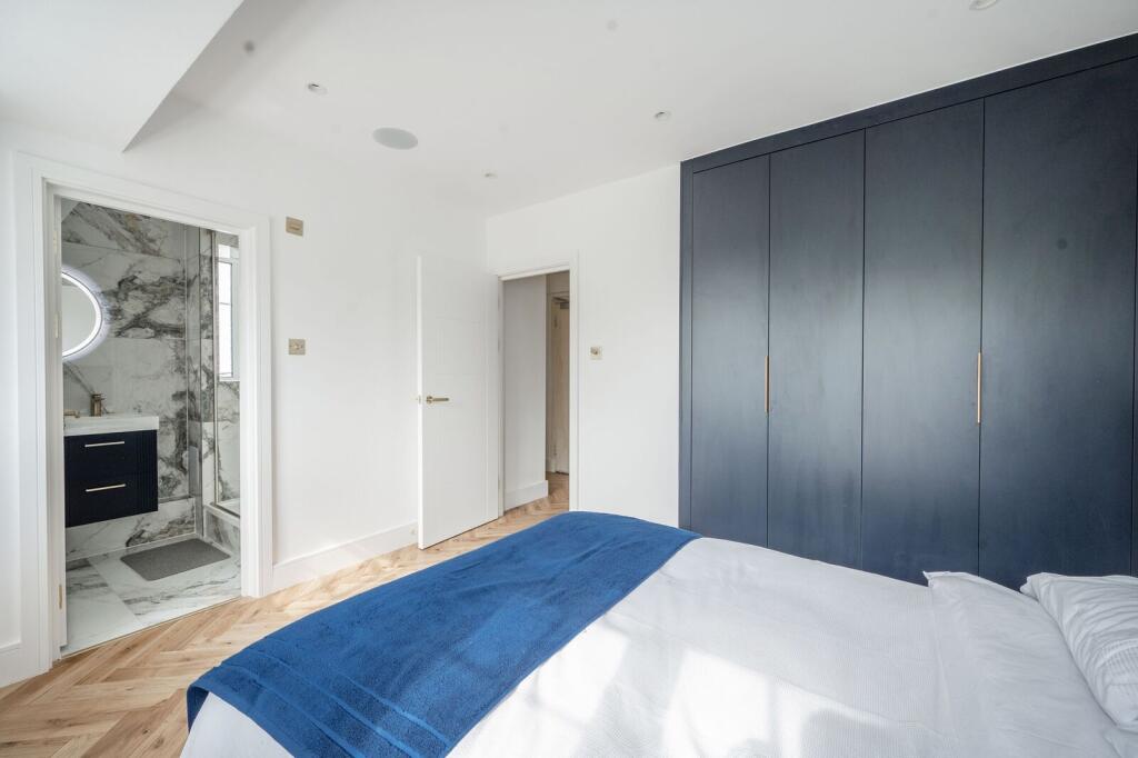 Apartment in London, Royal Borough of Kensington and Chelsea - More