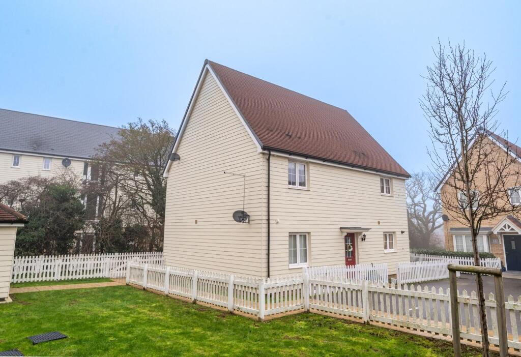 2-bed flat on Cloughton Avenue, Braintree, Essex, £250,000